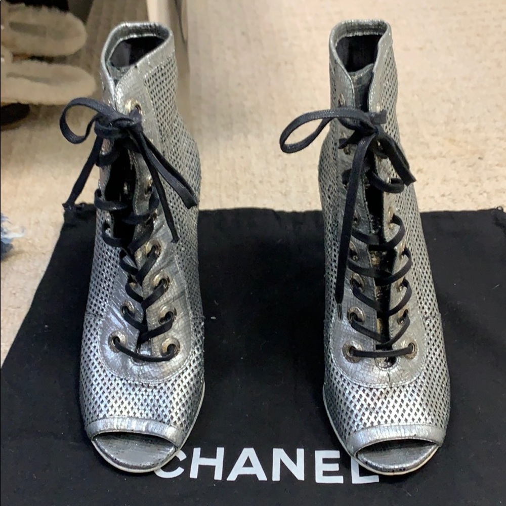 🌟Chanel edgy Boot